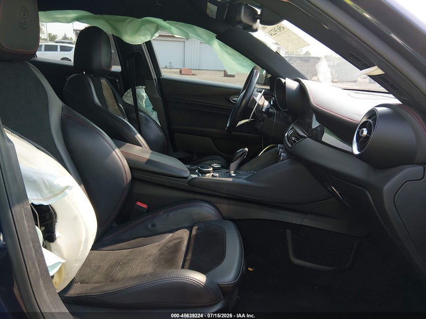 2018 Alfa romeo Giulia VIN ZARFAEAV1J7590268 IAAI salvage auction — FRONT END, Wait Title, sold $8,300 on 2026-08-09 (photo 5)