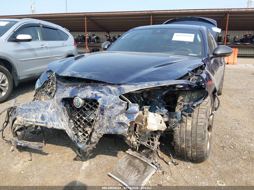 2018 Alfa romeo Giulia VIN ZARFAEAV1J7590268 IAAI salvage auction — FRONT END, Wait Title, sold $8,300 on 2026-08-09 (photo 6)