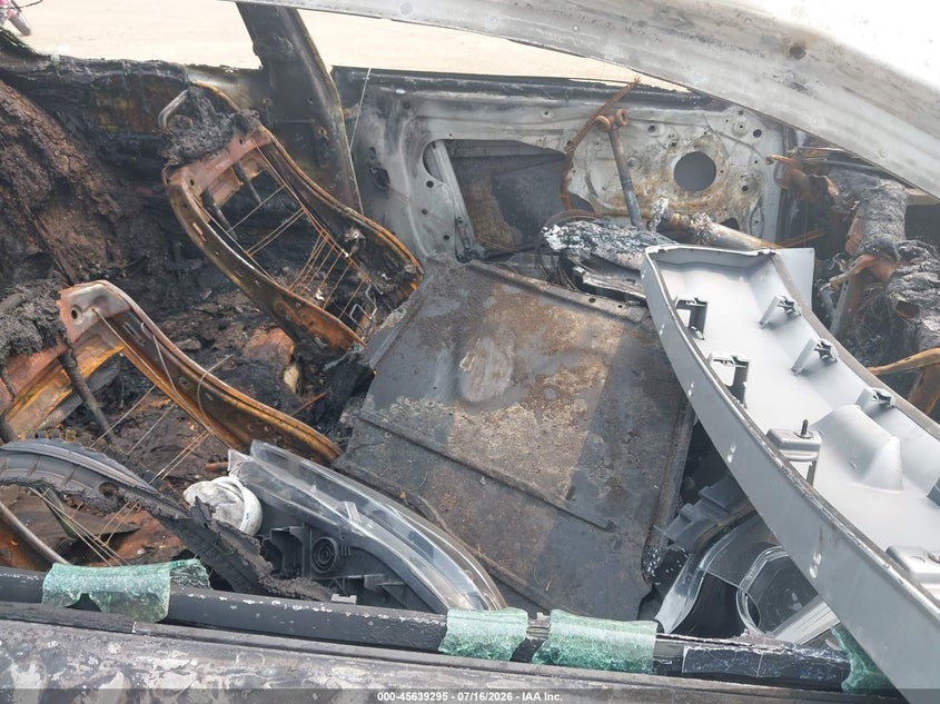 2020 BMW 2er VIN WBA2J7C09L7E74146 IAAI salvage auction — TOTAL BURN, Scrap (Michigan), sold $100 on 2026-08-11 (photo 5)