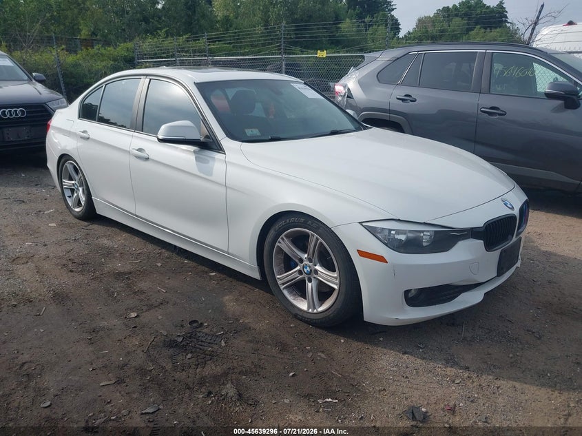 2014 BMW 3er VIN WBA3C3C55EP661015 IAAI salvage auction — LEFT SIDE, Clear (Massachusetts), sold $1,350 on 2026-07-31 (photo 1)
