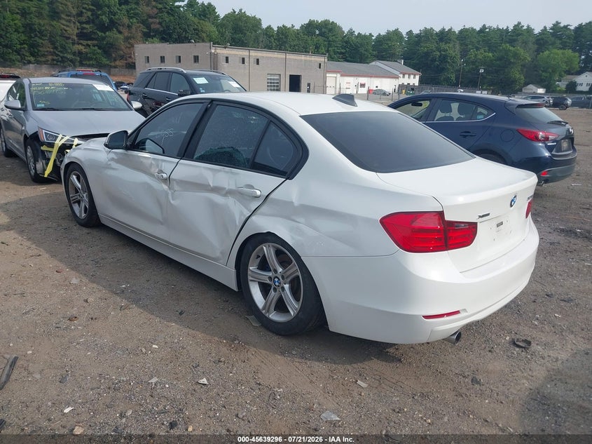 2014 BMW 3er VIN WBA3C3C55EP661015 IAAI salvage auction — LEFT SIDE, Clear (Massachusetts), sold $1,350 on 2026-07-31 (photo 3)