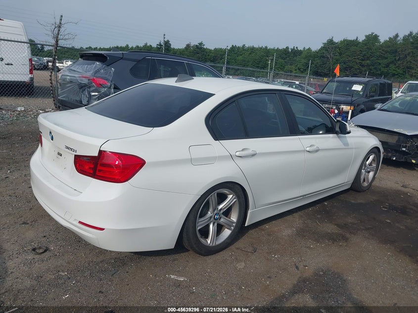2014 BMW 3er VIN WBA3C3C55EP661015 IAAI salvage auction — LEFT SIDE, Clear (Massachusetts), sold $1,350 on 2026-07-31 (photo 4)