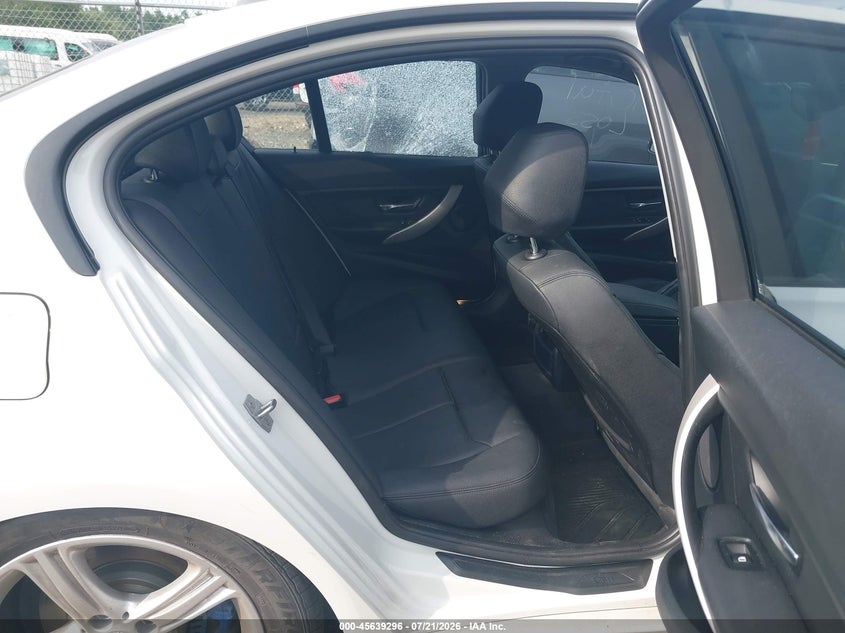 2014 BMW 3er VIN WBA3C3C55EP661015 IAAI salvage auction — LEFT SIDE, Clear (Massachusetts), sold $1,350 on 2026-07-31 (photo 8)