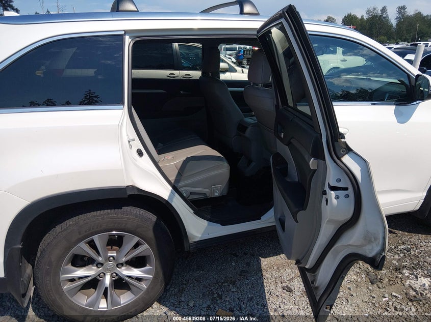 2015 Toyota Highlander VIN 5TDJKRFH6FS109634 IAAI salvage auction — FRONT END, Salvage Title, sold $7,100 on 2026-08-01 (photo 8)