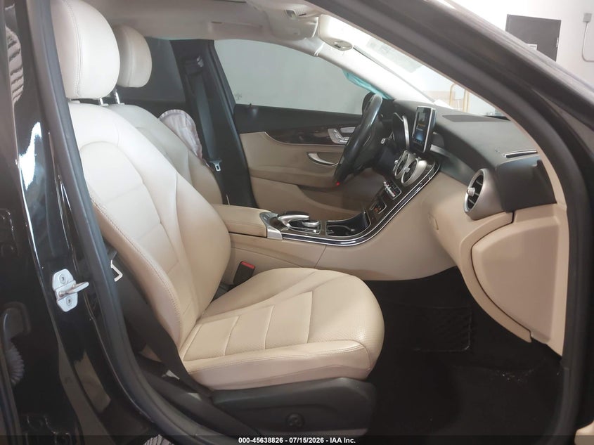 2016 Mercedes-benz C-klasse VIN 55SWF4KB5GU098175 IAAI salvage auction — FRONT & REAR, Salvage Title, sold $3,100 on 2026-10-06 (photo 5)
