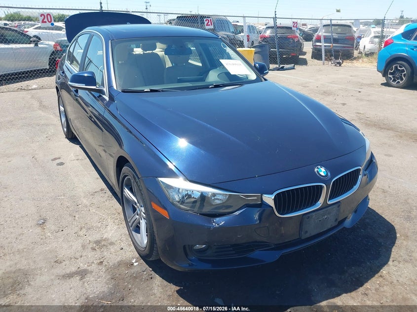 2015 BMW 3er VIN WBA3C1C50FP852489 IAAI salvage auction — REAR END, Salvage Title, sold $3,575 on 2026-08-19 (photo 1)