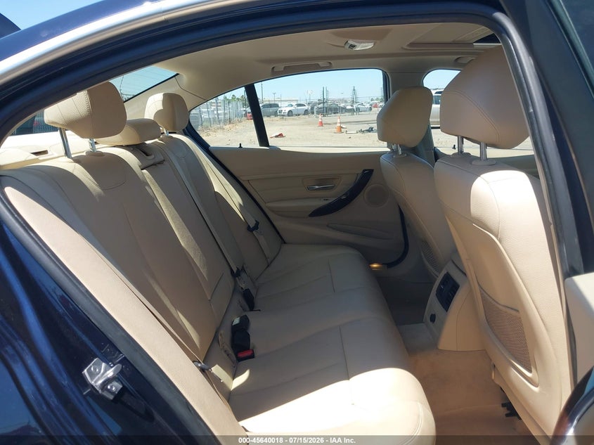 2015 BMW 3er VIN WBA3C1C50FP852489 IAAI salvage auction — REAR END, Salvage Title, sold $3,575 on 2026-08-19 (photo 8)