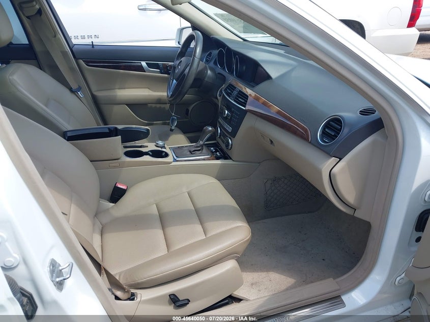 2014 Mercedes-benz C class VIN WDDGF4HB7ER306518 IAAI salvage auction — NORMAL WEAR, Clear-Dealer Only (North Carolina), sold $575 on 2026-07-27 (photo 5)