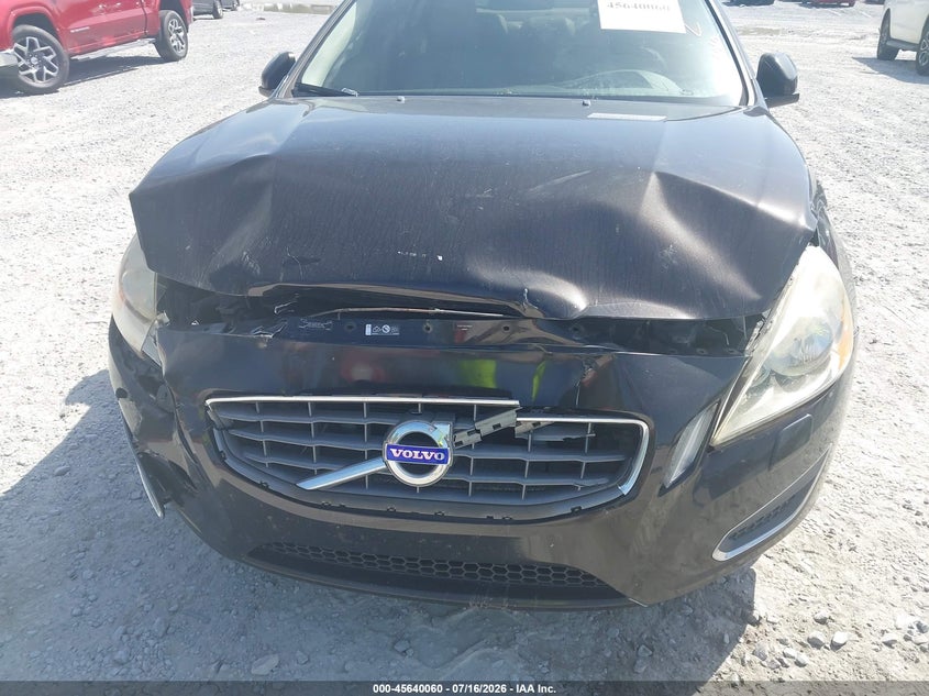 2013 Volvo S60 VIN YV1612FS0D2199891 IAAI salvage auction — FRONT & REAR, Salvage Title, sold $400 on 2026-08-06 (photo 6)