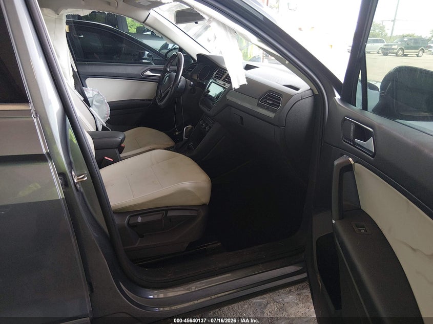2018 Volkswagen Tiguan VIN 3VV2B7AX2JM003442 IAAI salvage auction — LEFT SIDE, Wait Title, sold $3,650 on 2026-08-19 (photo 5)