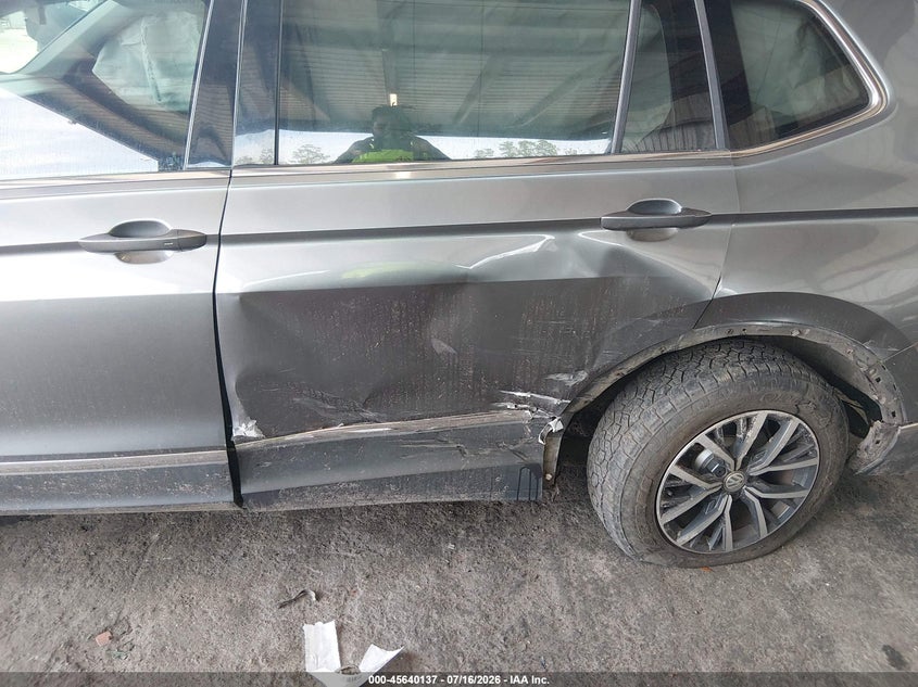 2018 Volkswagen Tiguan VIN 3VV2B7AX2JM003442 IAAI salvage auction — LEFT SIDE, Wait Title, sold $3,650 on 2026-08-19 (photo 6)