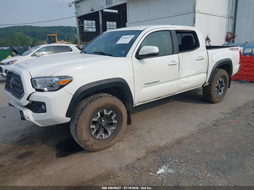 2018 Toyota Tacoma VIN 5TFCZ5AN7JX122695 IAAI salvage auction — FRONT END, Salvage (Pennsylvania), sold $9,300 on 2026-07-29 (photo 2)