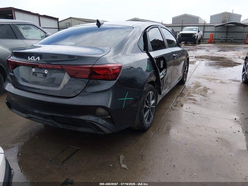 2024 Kia Forte VIN 3KPF24AD8RE723628 IAAI salvage auction — SIDE, Wait Title, sold $4,050 on 2026-08-24 (photo 4)