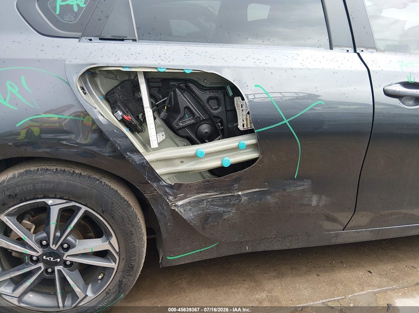 2024 Kia Forte VIN 3KPF24AD8RE723628 IAAI salvage auction — SIDE, Wait Title, sold $4,050 on 2026-08-24 (photo 6)