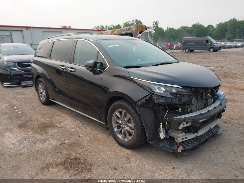 2024 Toyota Sienna VIN 5TDYRKEC9RS205625 IAAI salvage auction — FRONT END, Original (Ohio), sold $8,900 on 2026-07-23 (photo 1)