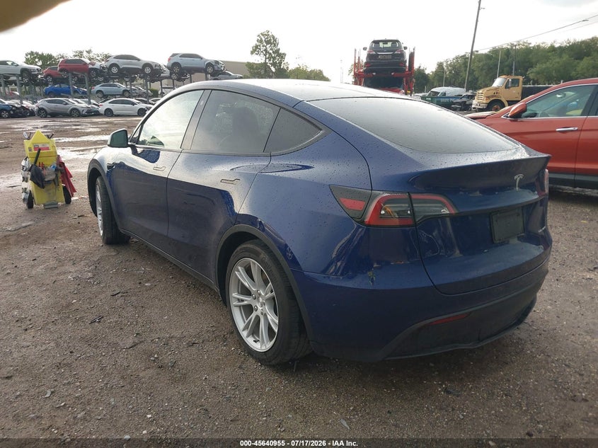 2023 Tesla Model y VIN 7SAYGDEE0PA060317 IAAI salvage auction — RIGHT SIDE, Wait Title, sold $10,500 on 2026-08-28 (photo 3)