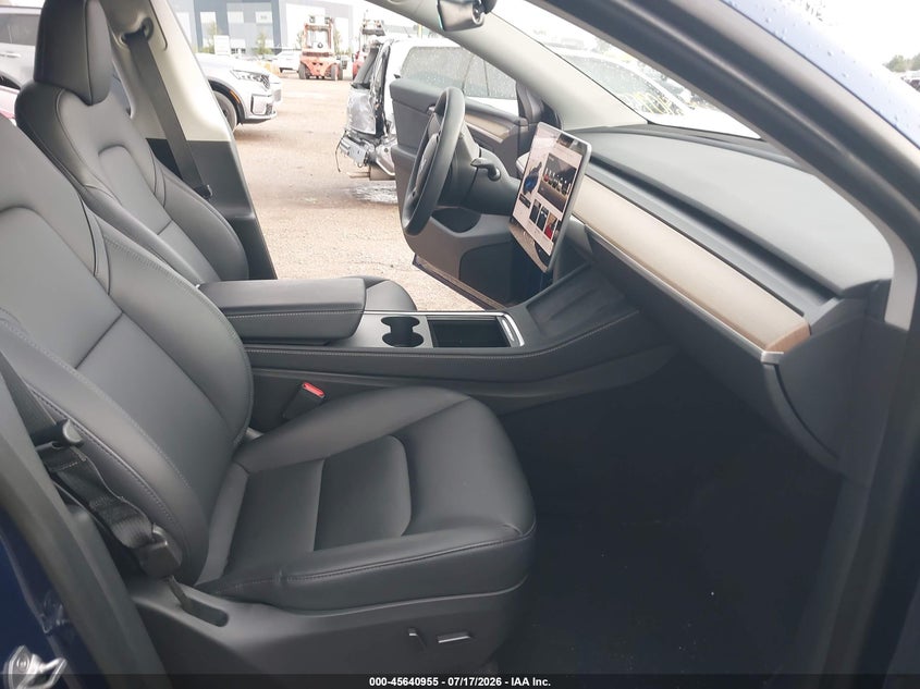 2023 Tesla Model y VIN 7SAYGDEE0PA060317 IAAI salvage auction — RIGHT SIDE, Wait Title, sold $10,500 on 2026-08-28 (photo 5)