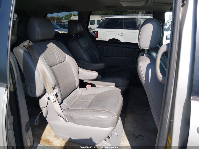 2008 Toyota Sienna VIN 5TDZK22C48S152375 IAAI salvage auction — NORMAL WEAR, Clear-Dealer Only (North Carolina), sold $400 on 2026-07-29 (photo 8)