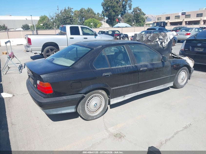 1993 BMW 3 series VIN WBACB3313PFE13776 IAAI salvage auction — NORMAL WEAR, Clear - Dealer Only (California), sold $25 on 2026-07-29 (photo 4)