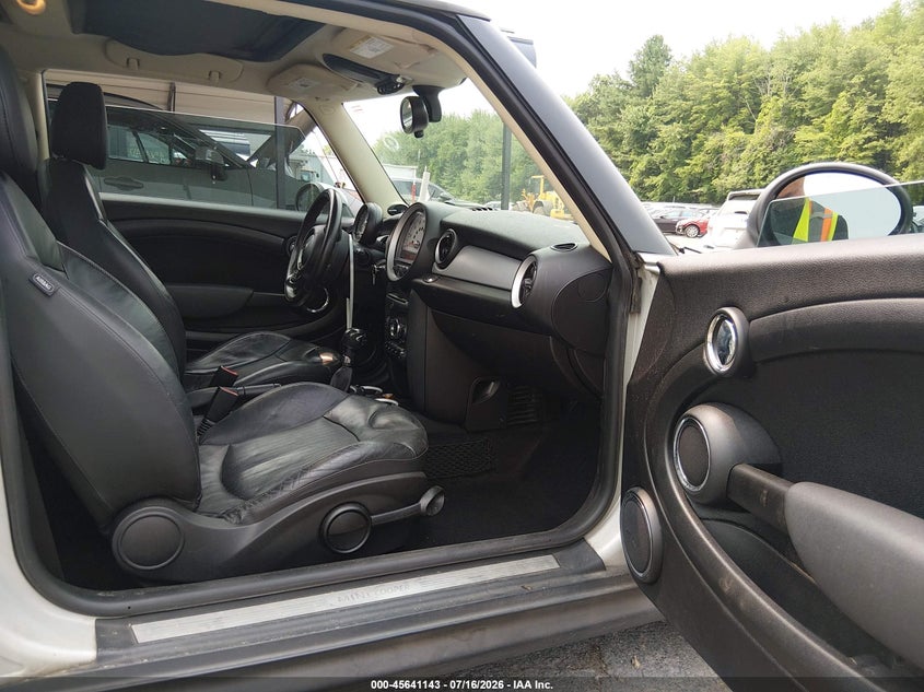 2011 Mini Cooper VIN WMWSU3C57BT091174 IAAI salvage auction — RIGHT FRONT, Salvage (Connecticut), sold $675 on 2026-08-06 (photo 5)
