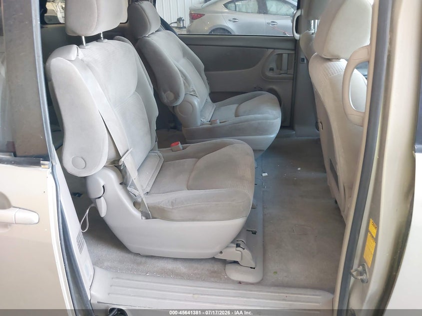 2007 Toyota Sienna VIN 5TDZK23C47S081756 IAAI salvage auction — NORMAL WEAR, Clear (Utah), sold $125 on 2026-07-29 (photo 8)