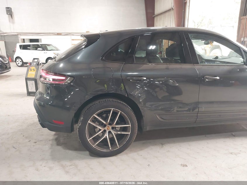 2025 Porsche Macan VIN WP1AA2A57SLB00331 IAAI salvage auction — RIGHT SIDE, Mv-907A (New York), sold $27,000 on 2026-07-30 (photo 6)
