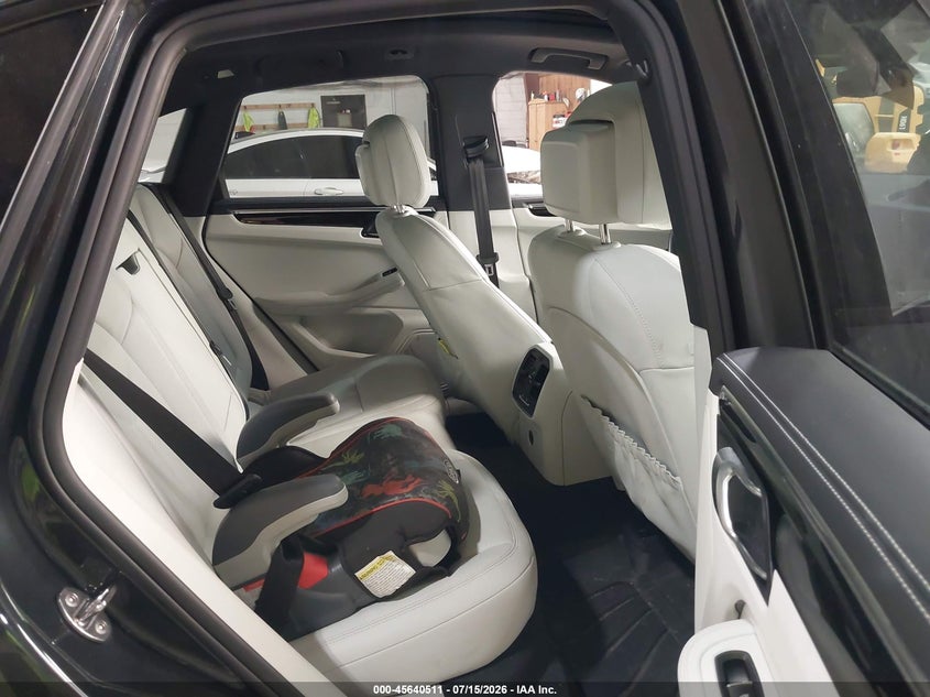 2025 Porsche Macan VIN WP1AA2A57SLB00331 IAAI salvage auction — RIGHT SIDE, Mv-907A (New York), sold $27,000 on 2026-07-30 (photo 8)