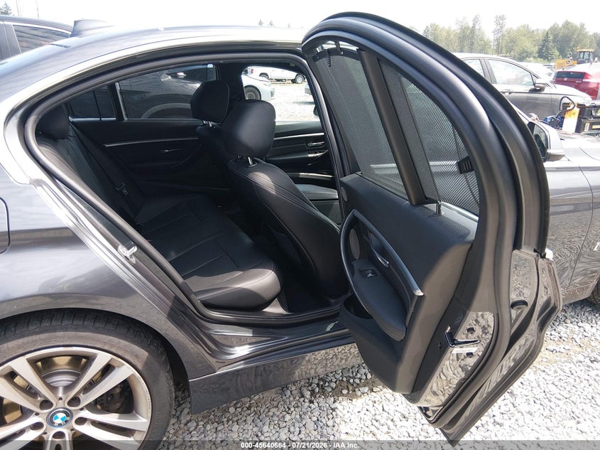 2017 BMW 3er VIN WBA8E1C30HA029680 IAAI salvage auction — FRONT END, Salvage Title, sold $5,400 on 2026-08-02 (photo 8)