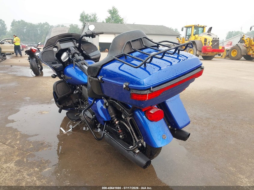 2024 Harley-davidson Road glide VIN 1HD1KZF14RB640229 IAAI salvage auction — RIGHT SIDE, Wait Title, sold $12,550 on 2026-08-25 (photo 3)