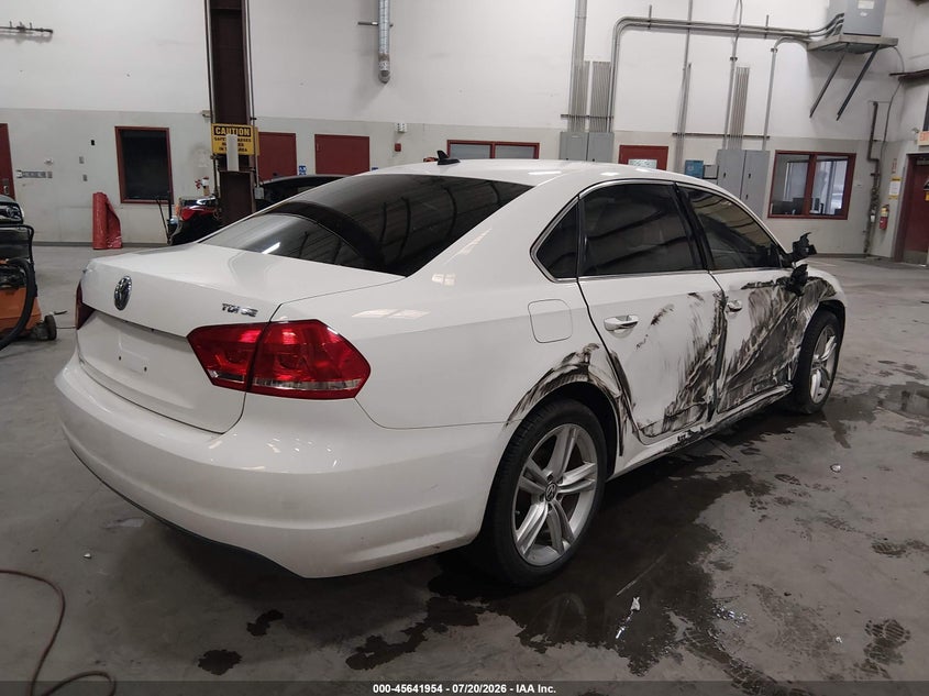 2015 Volkswagen Passat VIN 1VWBV7A35FC045466 IAAI salvage auction — RIGHT SIDE, Wait Title, sold $50 on 2026-08-07 (photo 4)
