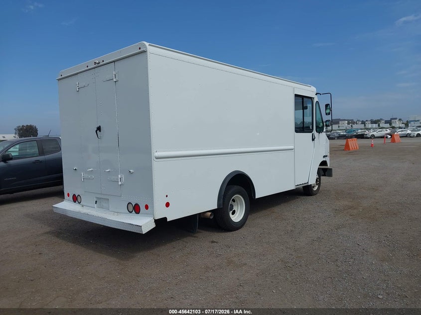 2021 Ford E-350 VIN 1FC3E3KK7MDC17946 IAAI salvage auction — REAR END, SF97 (California), sold $15,000 on 2026-08-25 (photo 4)