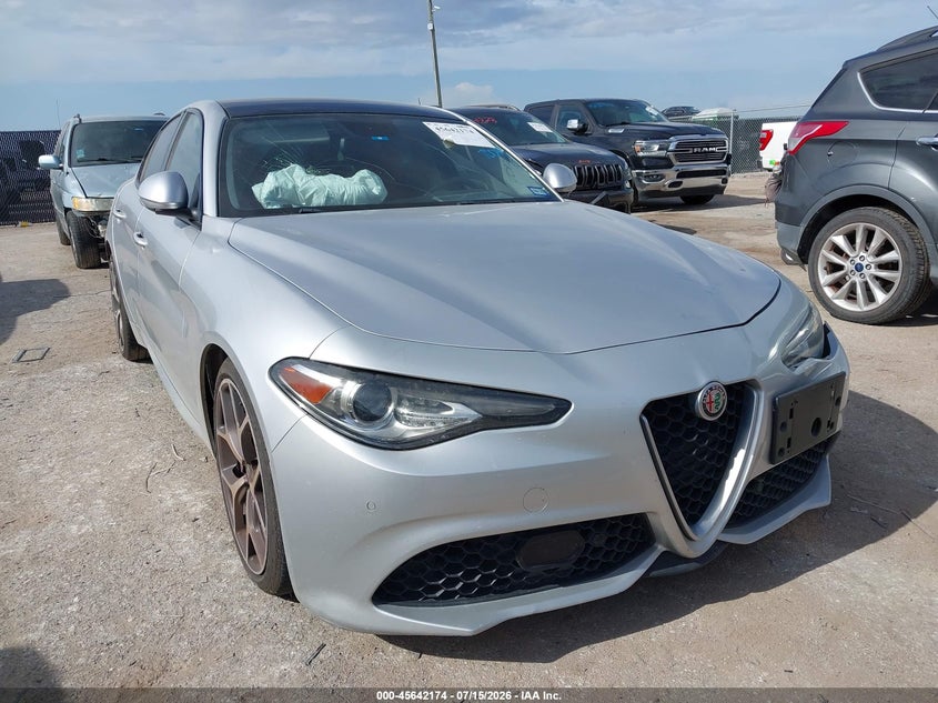2018 Alfa romeo Giulia VIN ZARFAECN3J7580788 IAAI salvage auction — LEFT FRONT, Salvage Title, sold $4,950 on 2026-09-02 (photo 1)