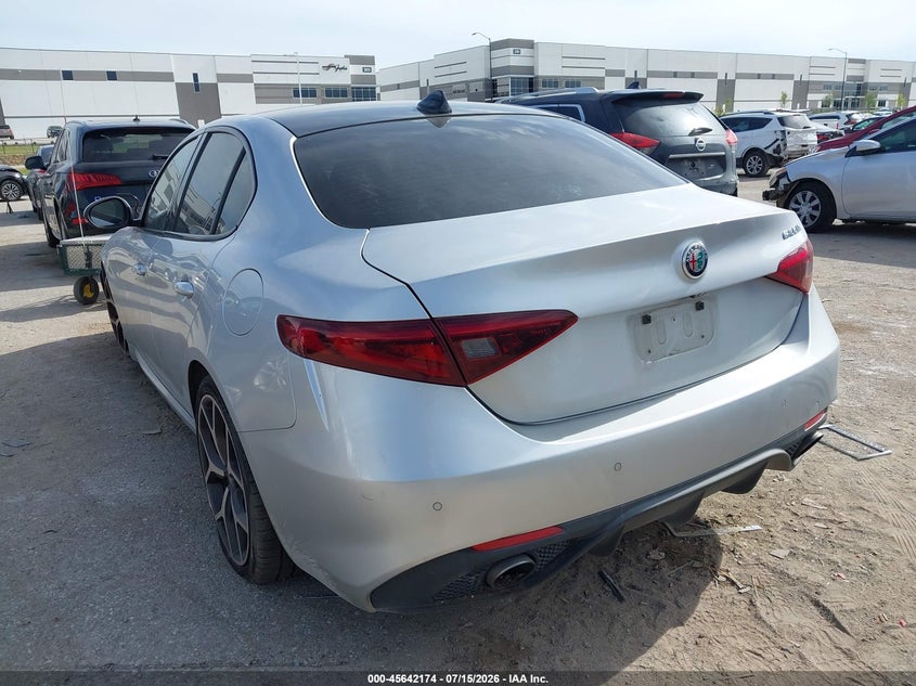 2018 Alfa romeo Giulia VIN ZARFAECN3J7580788 IAAI salvage auction — LEFT FRONT, Salvage Title, sold $4,950 on 2026-09-02 (photo 3)