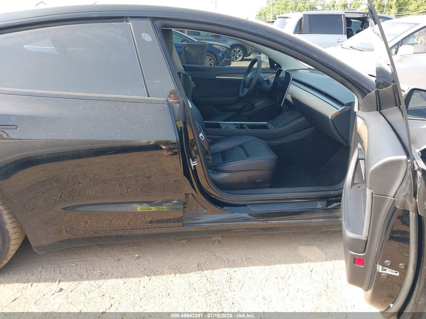 2022 Tesla Model 3 VIN 5YJ3E1EB3NF174376 IAAI salvage auction — SIDE, Salvage (Ohio), sold $7,600 on 2026-08-02 (photo 5)