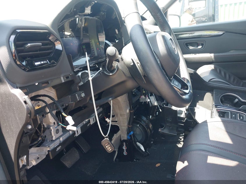 2025 Honda Pilot VIN 5FNYG1H91SB127352 IAAI salvage auction — STRIPPED, Salvage Title, sold $22,050 on 2026-08-18 (photo 6)
