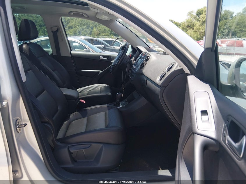 2011 Volkswagen Tiguan VIN WVGAV7AX6BW548204 IAAI salvage auction — NORMAL WEAR, Clear (Alabama), sold $225 on 2026-07-30 (photo 5)