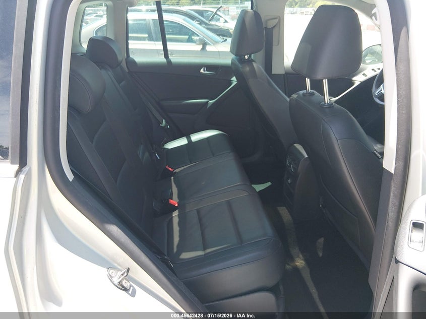 2011 Volkswagen Tiguan VIN WVGAV7AX6BW548204 IAAI salvage auction — NORMAL WEAR, Clear (Alabama), sold $225 on 2026-07-30 (photo 8)