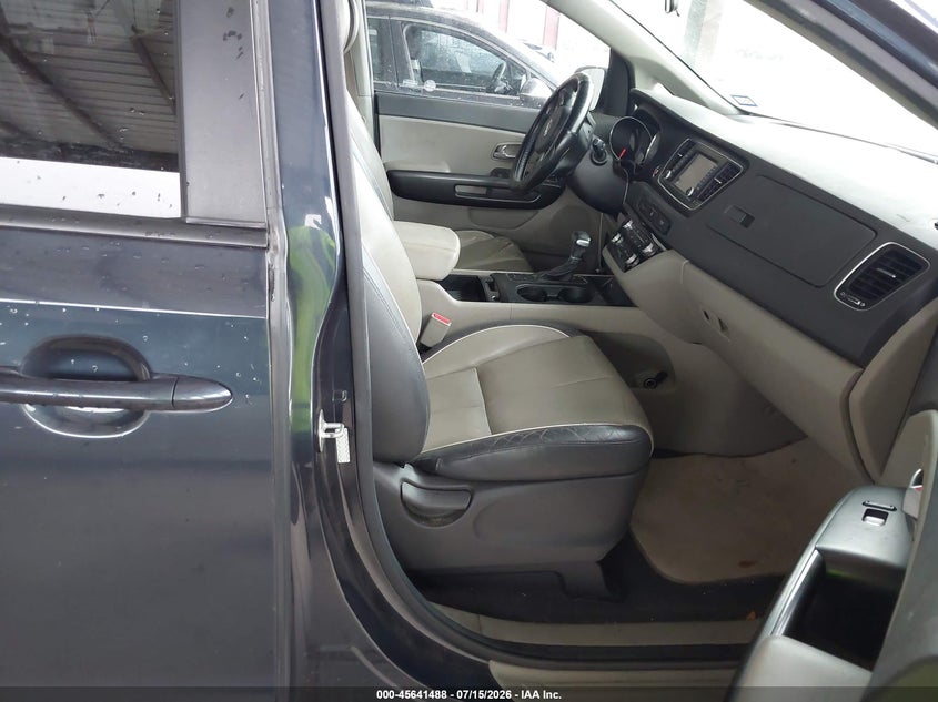 2017 Kia SEDONA VIN KNDMB5C11H6266570 IAAI salvage auction — NORMAL WEAR, Original (Texas), sold $1,550 on 2026-08-01 (photo 5)