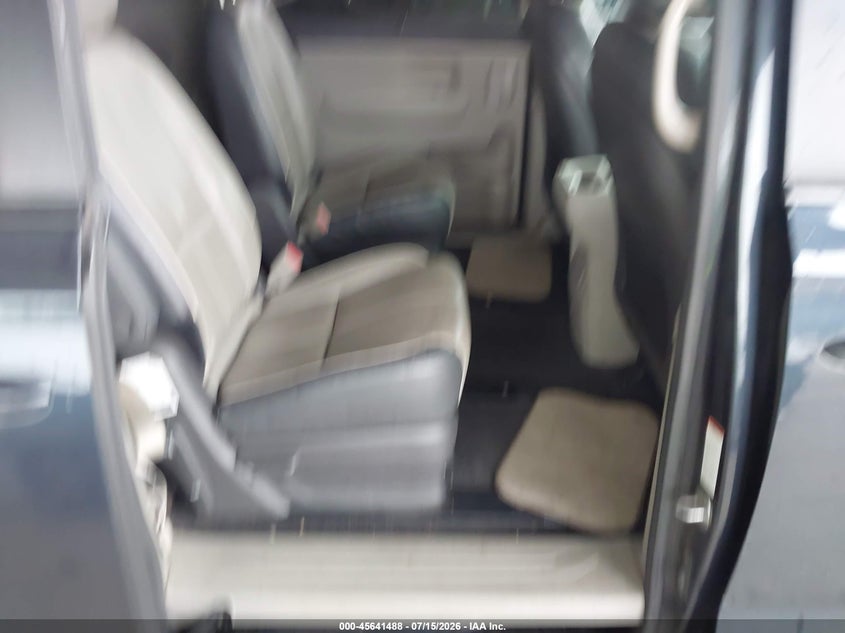 2017 Kia SEDONA VIN KNDMB5C11H6266570 IAAI salvage auction — NORMAL WEAR, Original (Texas), sold $1,550 on 2026-08-01 (photo 8)