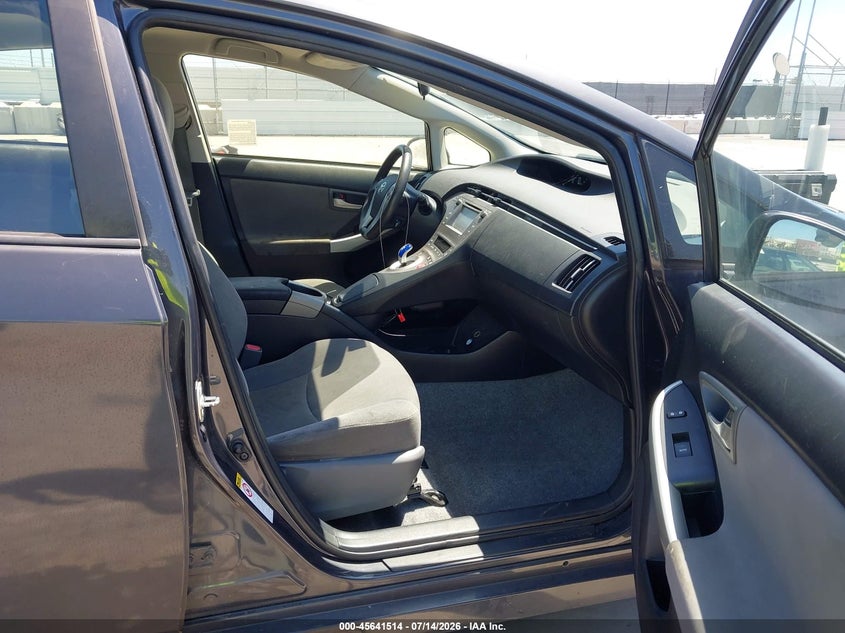 2014 Toyota Prius VIN JTDKN3DU2E1742605 IAAI salvage auction — NORMAL WEAR, Salvage Title, sold $3,725 on 2026-07-29 (photo 5)