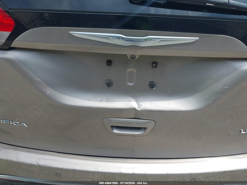 2017 Chrysler Pacifica VIN 2C4RC1GG8HR537076 IAAI salvage auction — FRONT END, Wait Title, sold $2,450 on 2026-08-23 (photo 6)