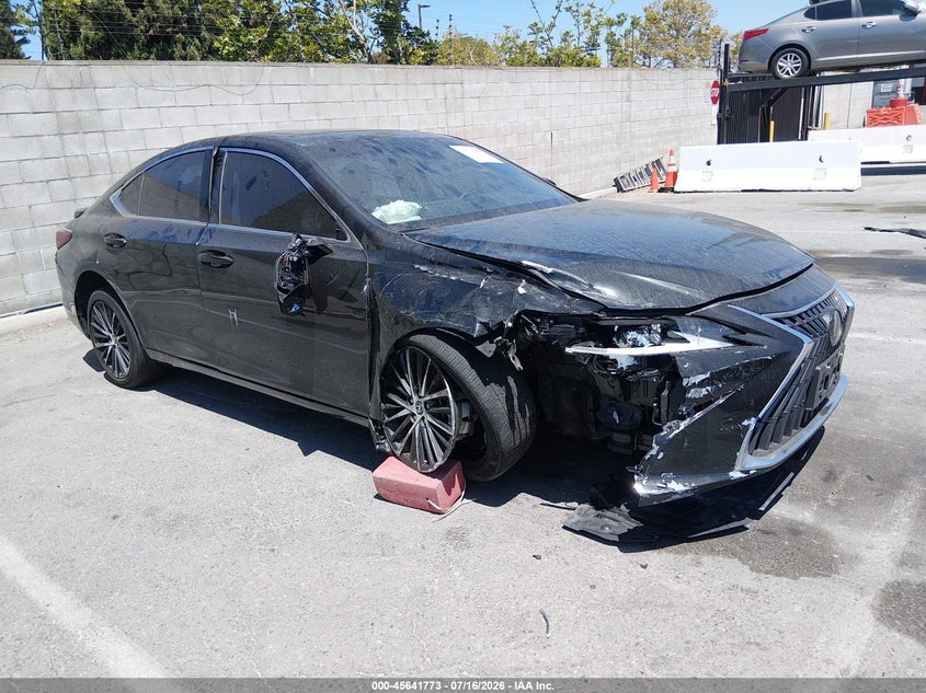 2024 Lexus ES VIN 58ADA1C14RU043940 — IAAI salvage auction photo