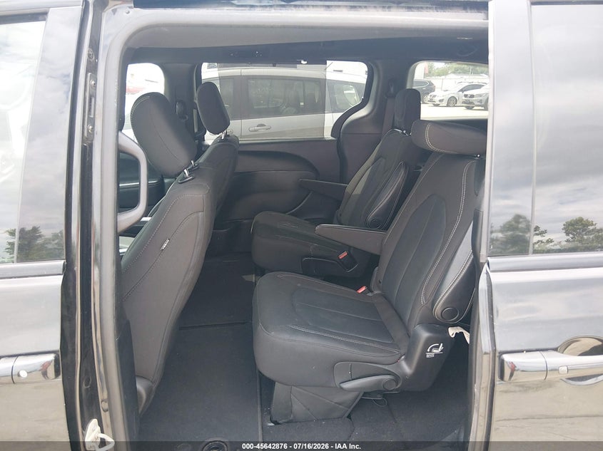 2020 Chrysler Pacifica VIN 2C4RC1FG2LR229380 IAAI salvage auction — RIGHT SIDE, Salvage (Illinois), sold $3,700 on 2026-08-20 (photo 8)