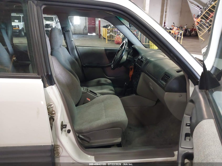 2002 Subaru Forester VIN JF1SF635X2H715508 IAAI salvage auction — LEFT SIDE, Clear-Dealer Only (Oregon), sold $25 on 2026-07-30 (photo 5)