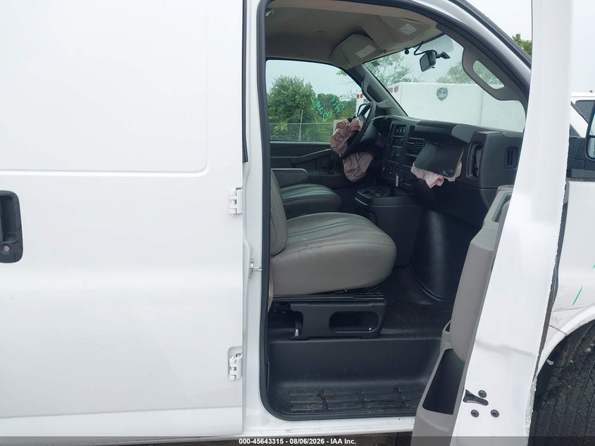2025 Gmc Savana VIN 1GTW7AFP3S1213523 IAAI salvage auction — RIGHT FRONT, Salvage Title, sold $12,800 on 2026-08-30 (photo 5)