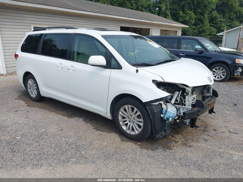 2013 Toyota Sienna VIN 5TDYK3DC2DS376284 IAAI salvage auction — FRONT END, Salvage (Ohio), sold $2,800 on 2026-07-29 (photo 1)