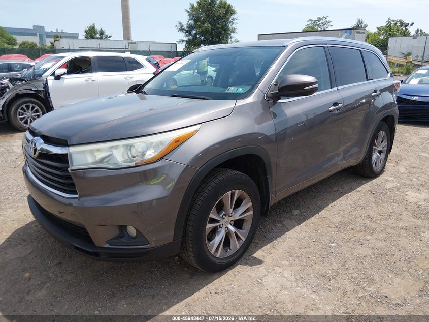 2015 Toyota Highlander VIN 5TDJKRFHXFS190167 IAAI salvage auction — SIDE, Salvage Title, sold $7,200 on 2026-07-31 (photo 2)
