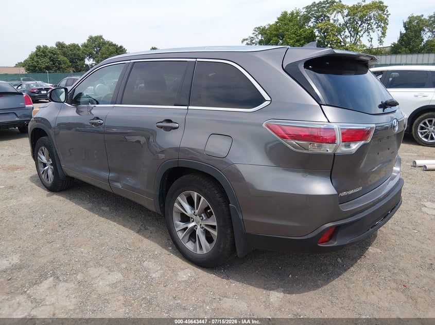 2015 Toyota Highlander VIN 5TDJKRFHXFS190167 IAAI salvage auction — SIDE, Salvage Title, sold $7,200 on 2026-07-31 (photo 3)