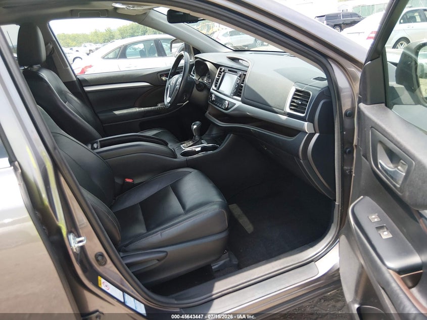 2015 Toyota Highlander VIN 5TDJKRFHXFS190167 IAAI salvage auction — SIDE, Salvage Title, sold $7,200 on 2026-07-31 (photo 5)