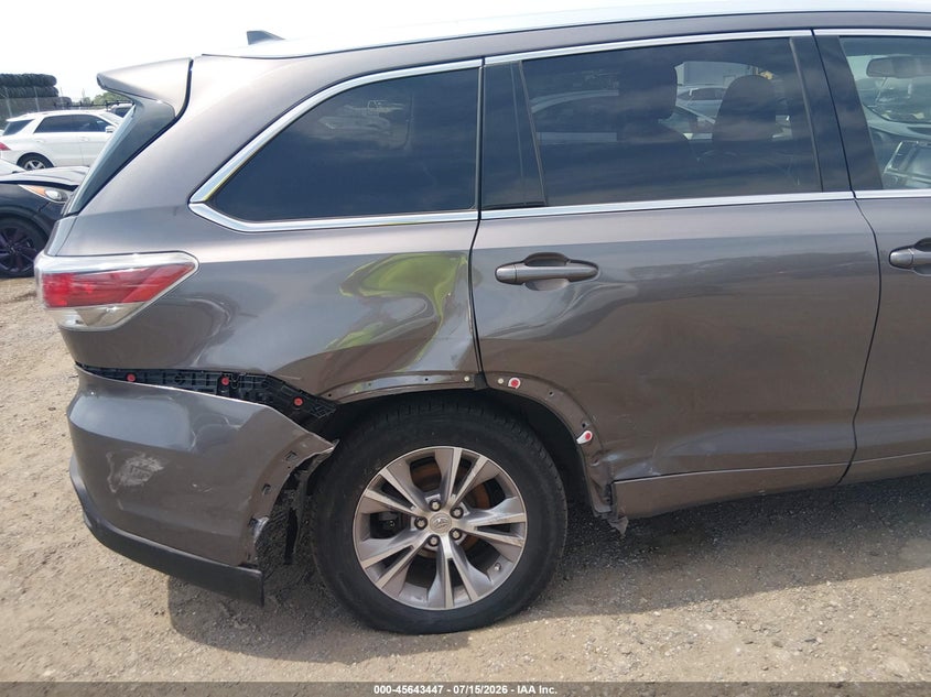 2015 Toyota Highlander VIN 5TDJKRFHXFS190167 IAAI salvage auction — SIDE, Salvage Title, sold $7,200 on 2026-07-31 (photo 6)